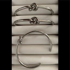 NEW💕💕Silver Knot Bangle